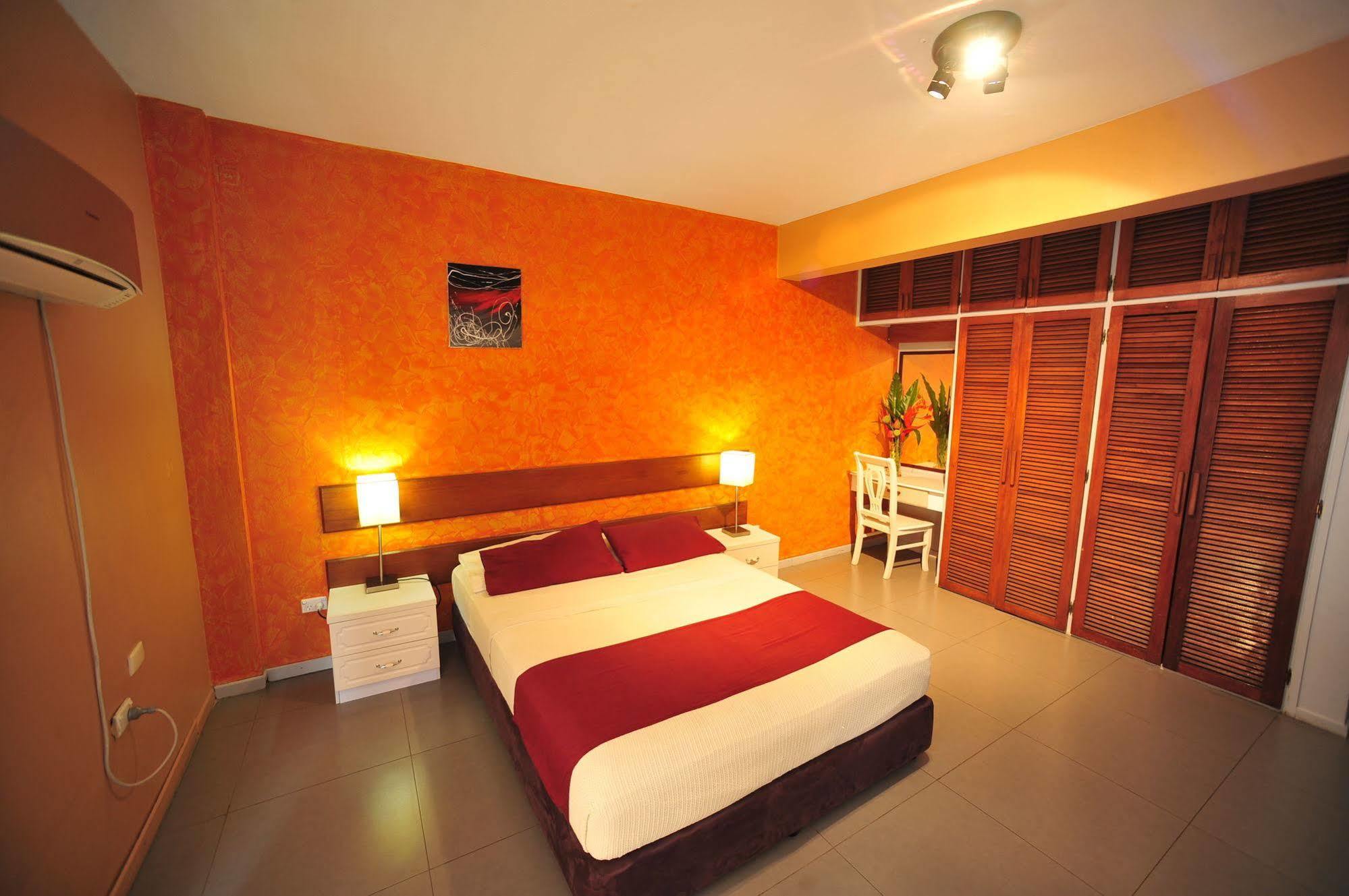 Hotel Olympic พอร์ตวิลา ภายนอก รูปภาพ