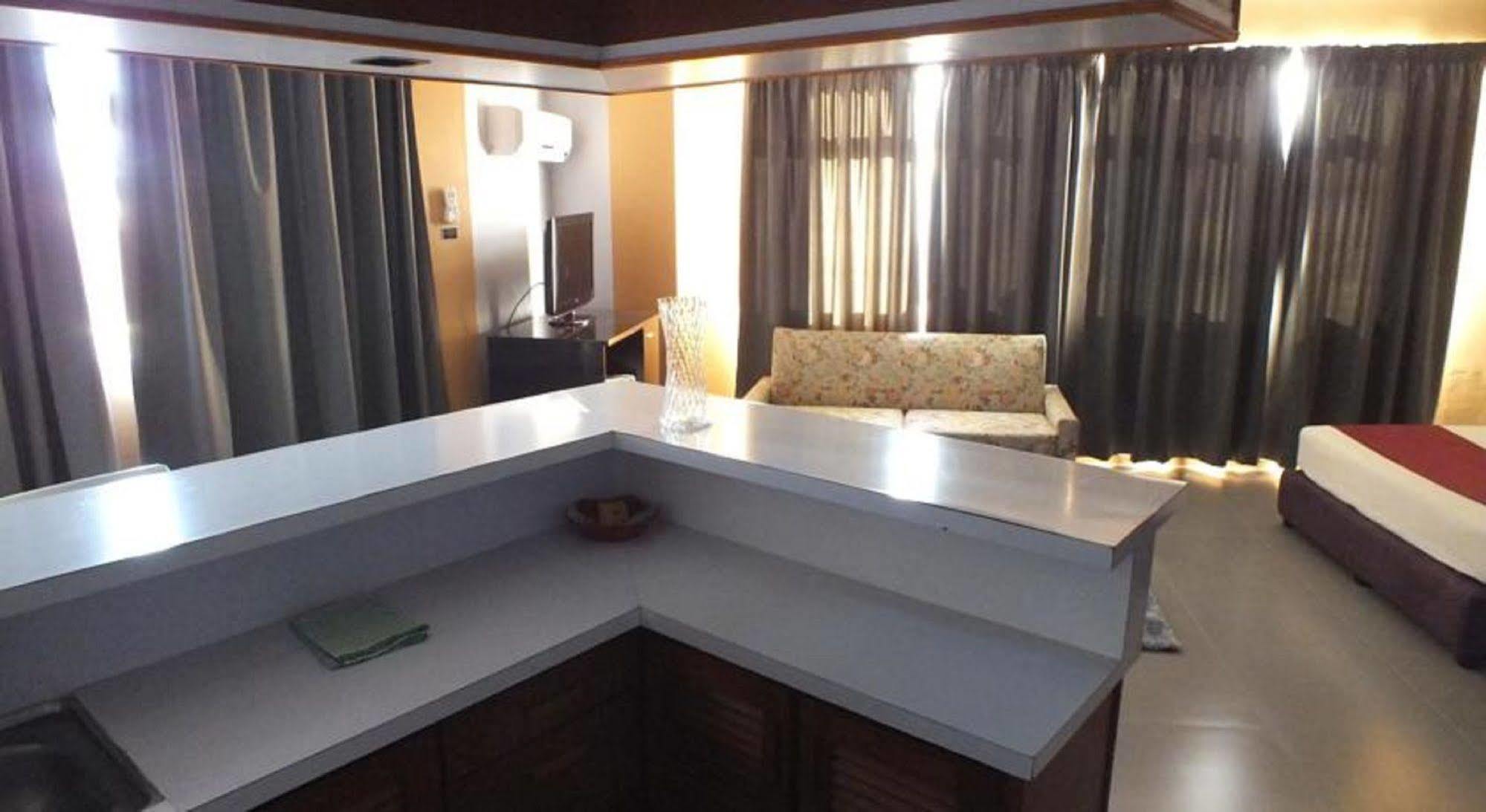 Hotel Olympic พอร์ตวิลา ภายนอก รูปภาพ